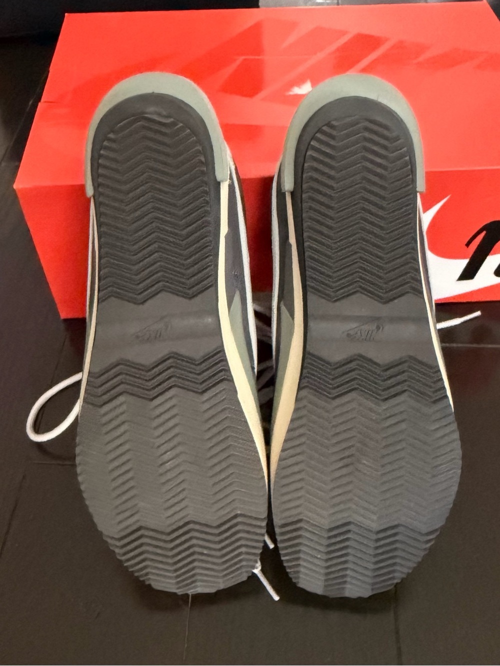 Nike 2022 Sacai x Zoom Cortez SP ‘Iron Grey’ (10.5)
Grey Dual-Tongue Sneakers - Picture 3 of 11